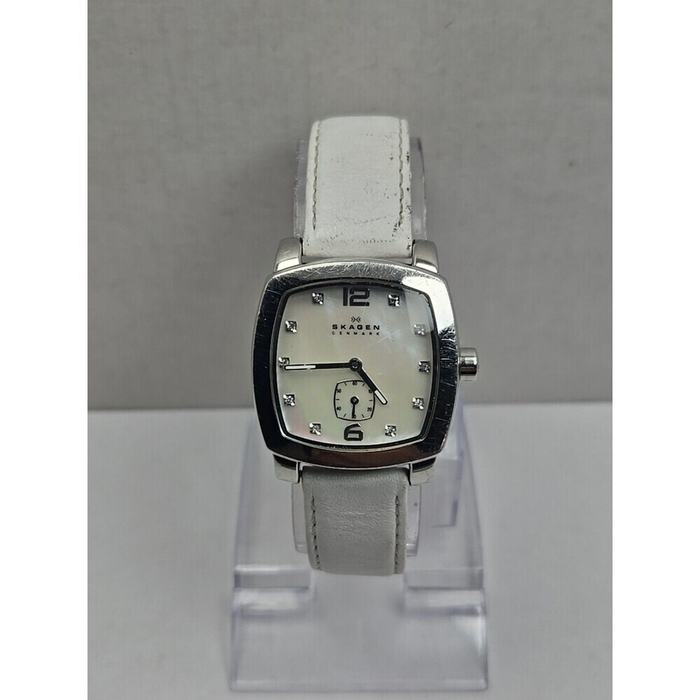 Skagen Womens White MOP 30mm Watch Crystal Dial Leather Silver Tone New Battery